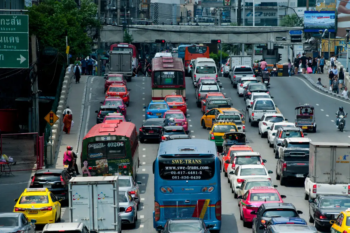 タイ人の運転は荒く、日本人旅行者が交通事故などのトラブルに遭うケースも