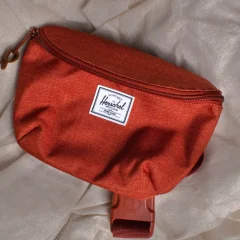 バックパッカー必携！おすすめのサブバッグ15選【男性も女性も】