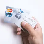 海外旅行の際はクレジットカードの事前連絡は必要？
