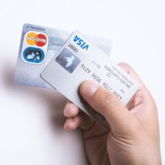 海外旅行前にクレジットカード会社に事前連絡は必要？