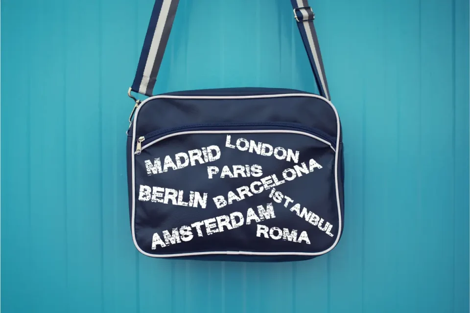 旅行のポーチ、ベストなども貴重品を管理する重要なアイテム