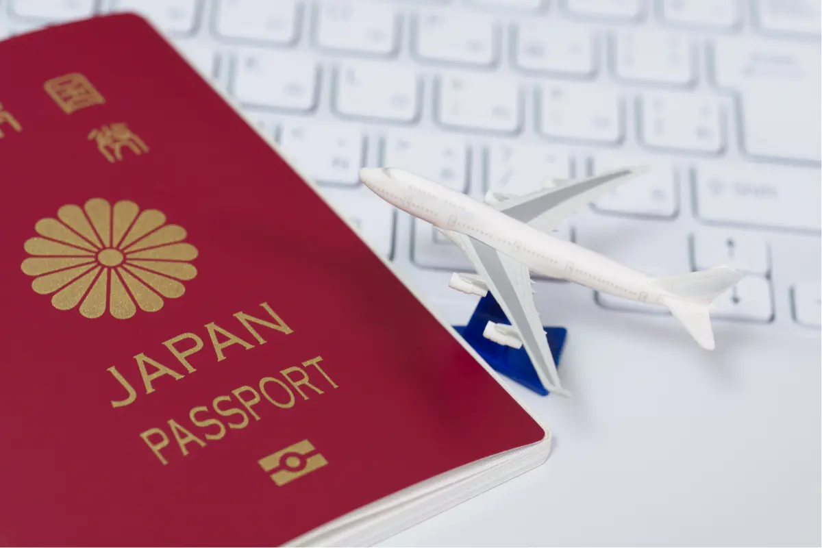 海外旅行でパスポートは持ち歩く？