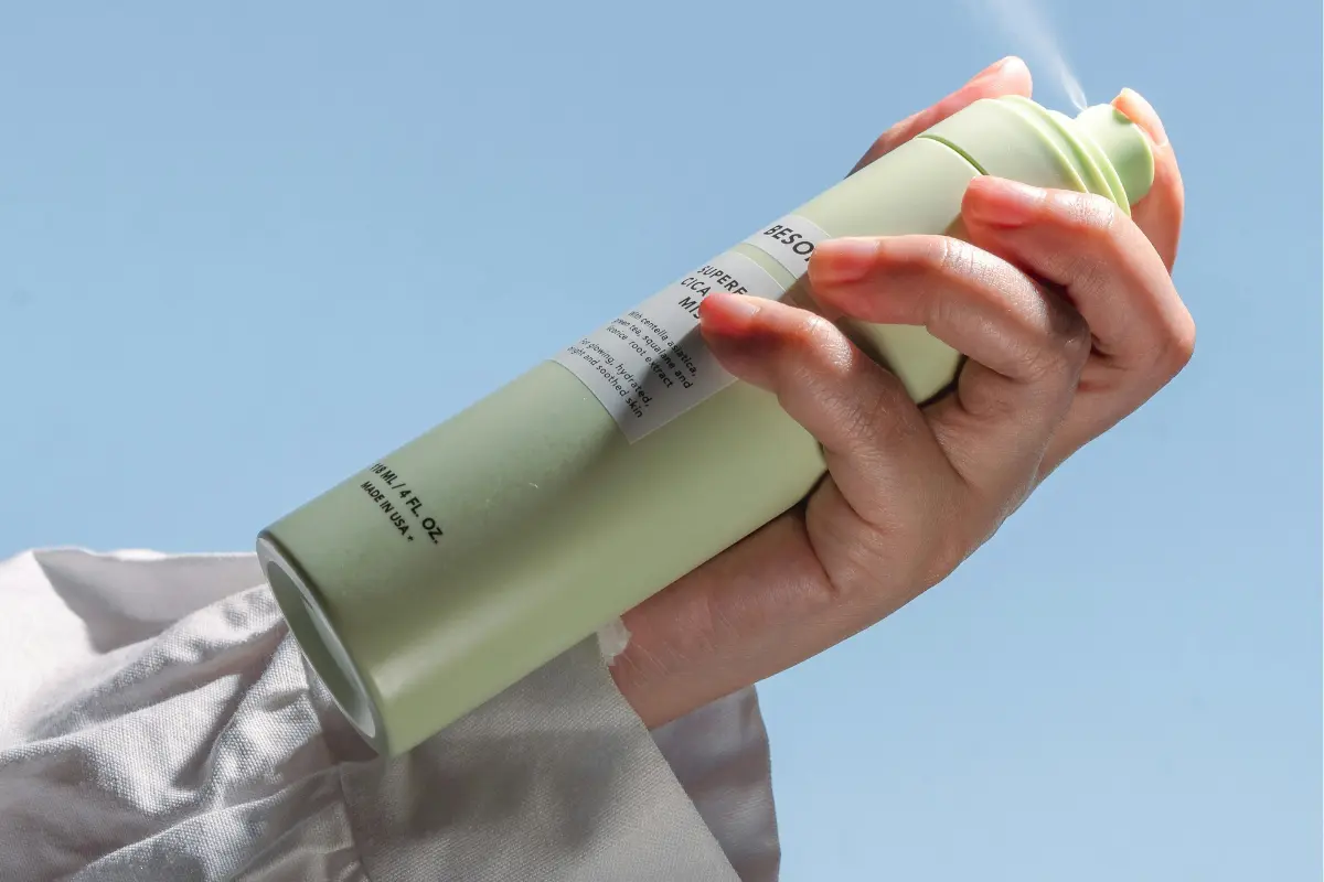 スプレー缶は機内持ち込み可能？