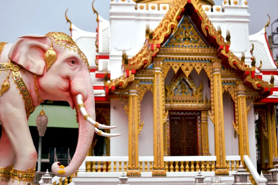 タイの寺院での服装マナー