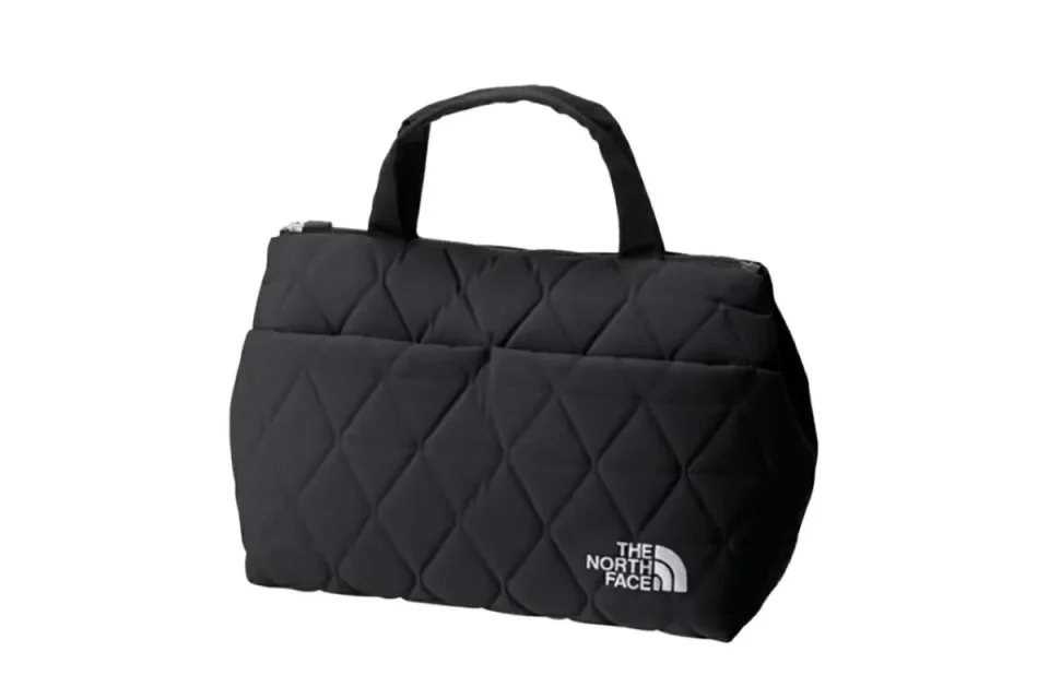 飛行機にトートバッグは機内持ち込みできる？