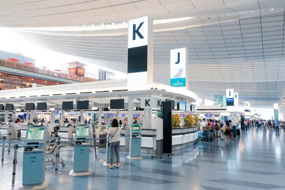 日本航空のチェックインは何時間前に空港到着が目安?