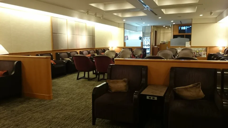 ラウンジを検討しやすいのはこんな旅行